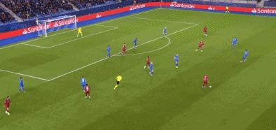 欧冠名场面米兰金童爆趟巴萨防线,范佩西凌空斩集锦