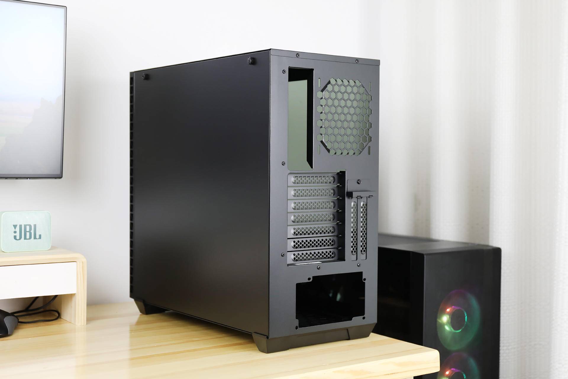 颜值、空间、散热，统统都有，迎广216中塔式机箱体验