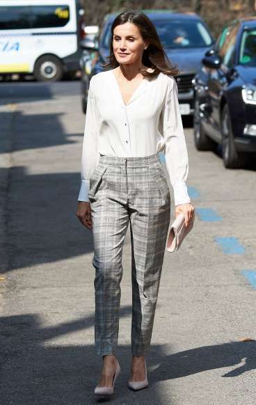 西班牙王后莱蒂西亚着装2019,西班牙王后莱蒂齐亚优雅穿搭