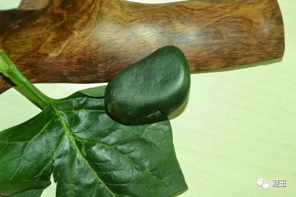 碧玉中顶级颜色是菠菜绿吗,顶级菠菜绿碧玉扳指