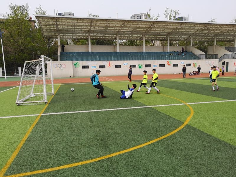 许昌市建设路小学在“市长杯”校园足球联赛中夺取男女生双冠军