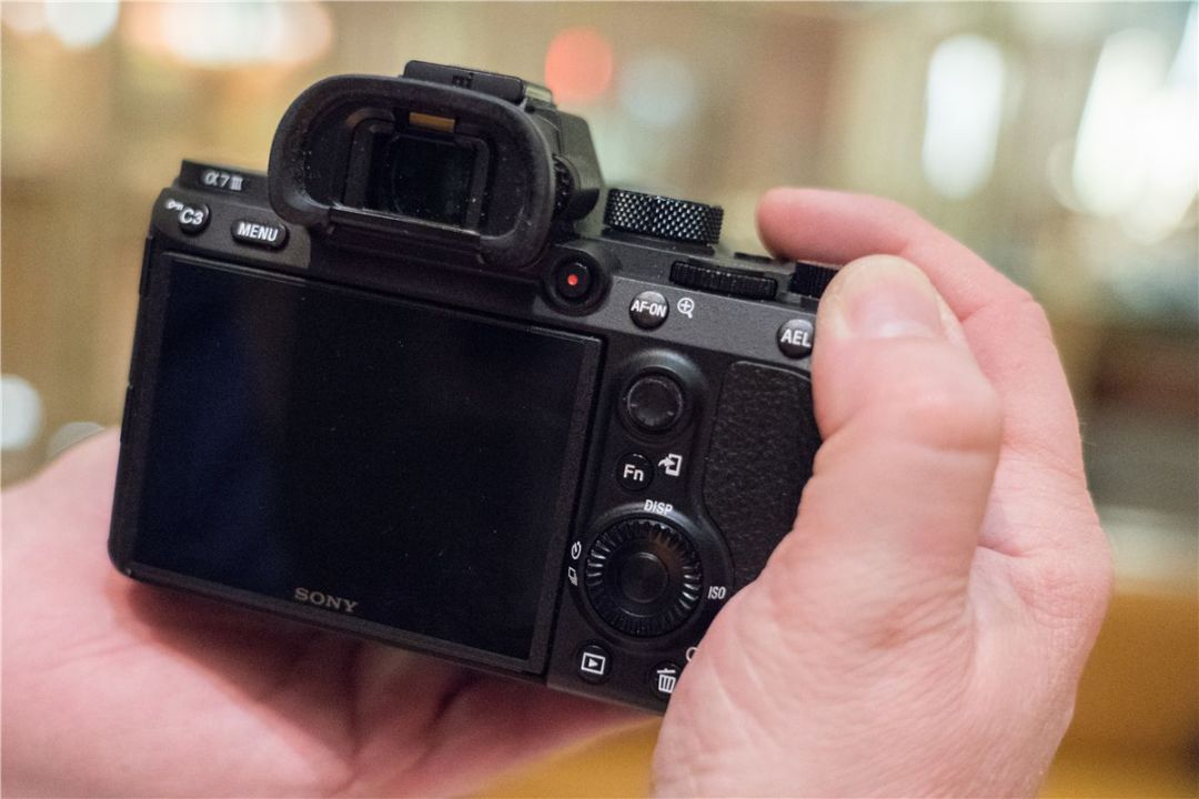 同样价钱买a7m3还是a7r3,相差800是买n70c还是n85c