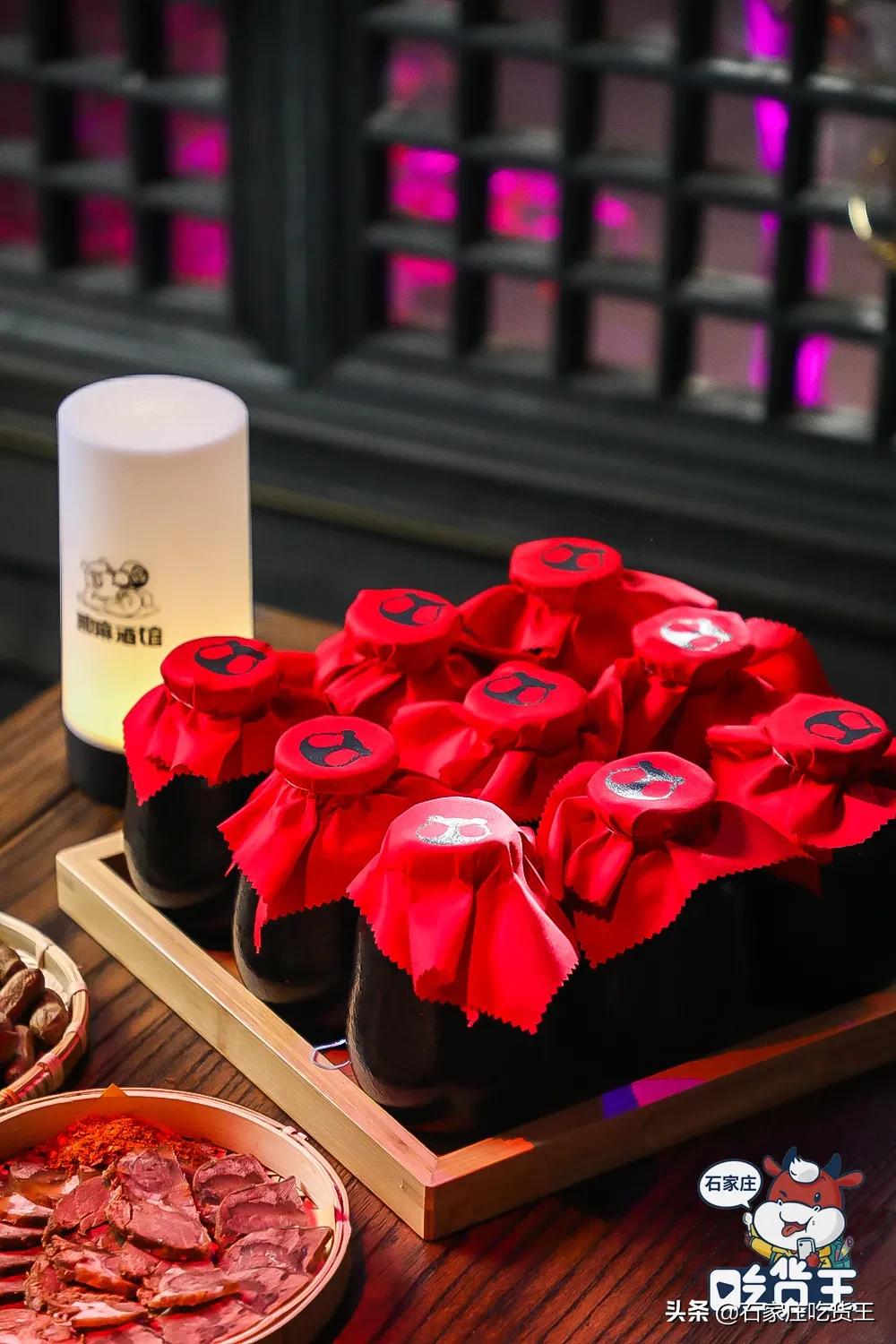 成都贰麻酒馆点啥酒,成都爆火的贰麻酒馆携手泸州老窖