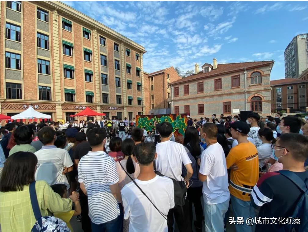 助力武汉设计之都,平和坊、打包厂、大智*界无**空中小镇等发展迅猛