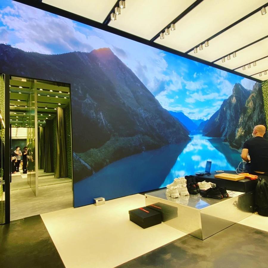 prada品牌墙,prada设计用色