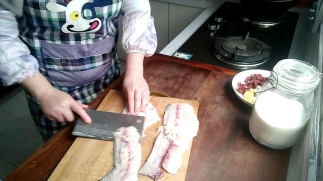 冷冻鱼皮做鱼肉丸子,正宗湖北鱼汆丸子做法