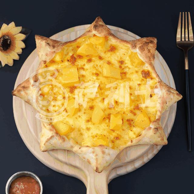 都说Z世代擅理财，比如这位大三生，就开起了一家萨利士披萨店