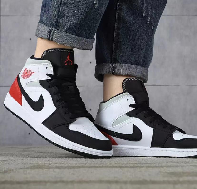 穿上球鞋比泫雅还顶?韩国又一女鞋头崛起,网友称她“性感*弹炸**”