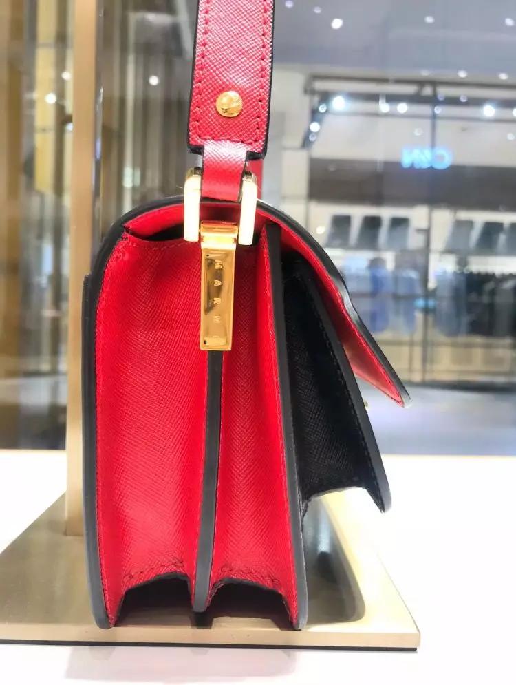 娜扎穿衣搭包包,30多个包包