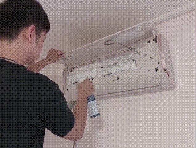 空调清洗剂一喷一擦3秒搞定,如何喷空调清洗剂