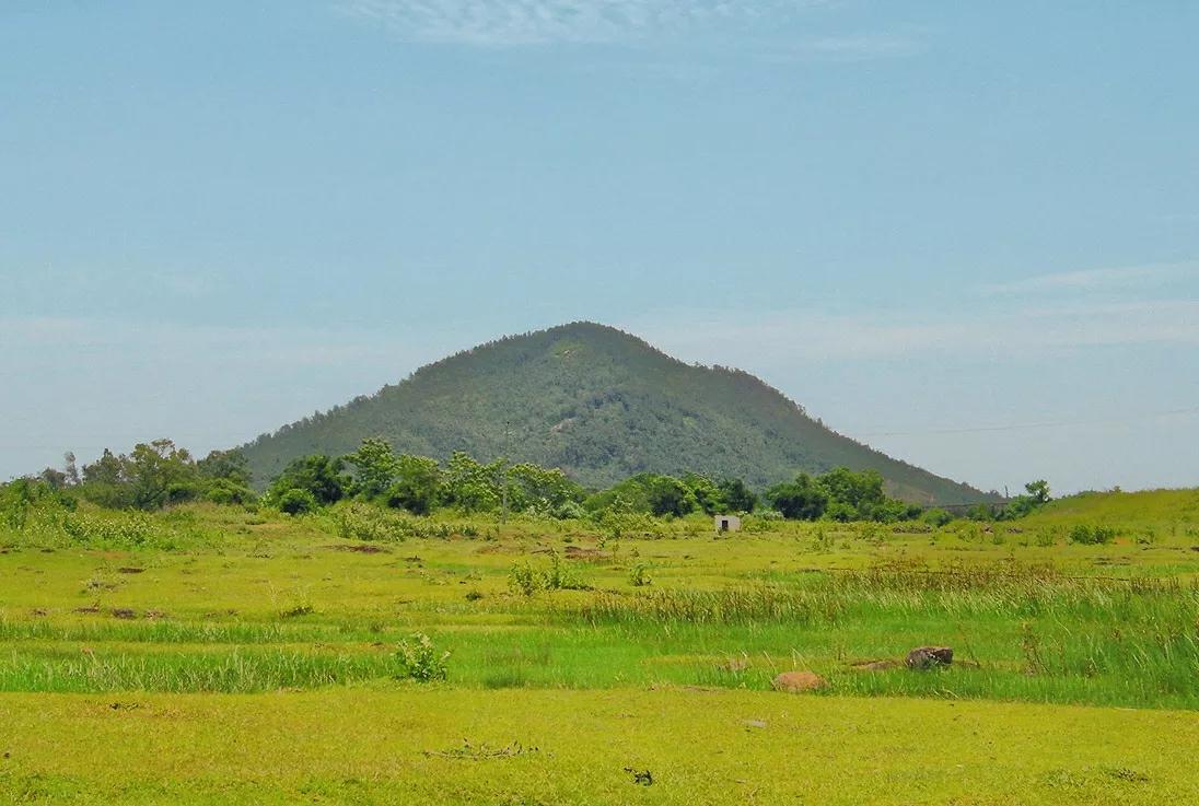 海南前十名的山岭,海南岛上有什么山脉