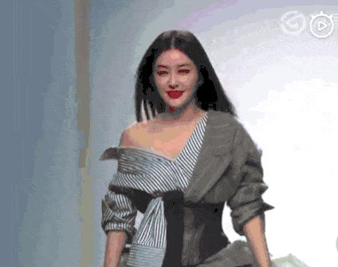 和刘嘉玲陈伟霆在上海时装周上聊个天，是什么体验？