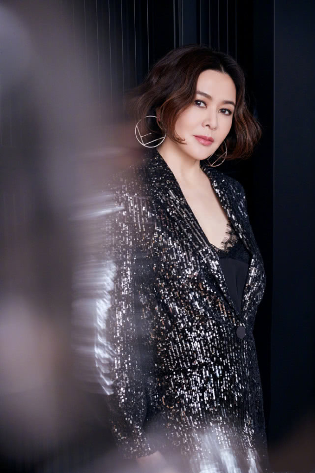 57岁关之琳惊艳写真照,18岁的关之琳写真图文