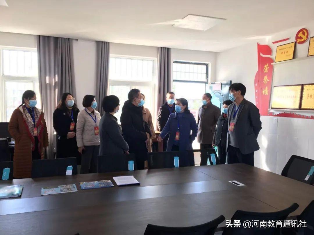 安阳市文峰区政协主席张卫东一行到宝莲寺学校调研指导工作