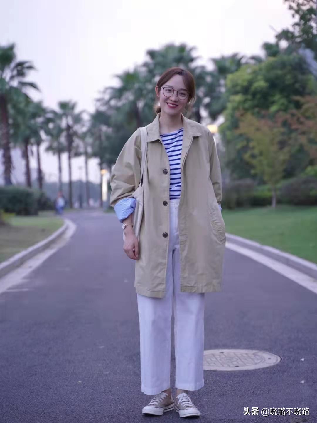 怎么样穿风衣才显得很有气质,穿风衣的高级感