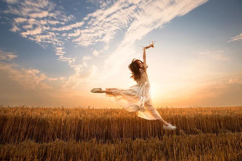 抛开别人的眼光活出自己样子,抛下别人的期待成为真正的自己