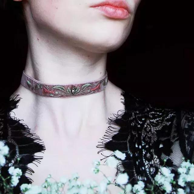 当一个程序员迷上了刺绣，就算手骨折了也无法阻止她……