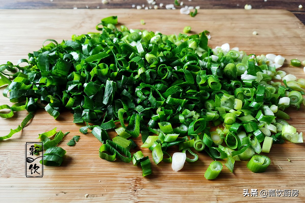 包子这做法，暄软白胖，不塌皮不磁底，放凉了不硬，比买的还暄腾