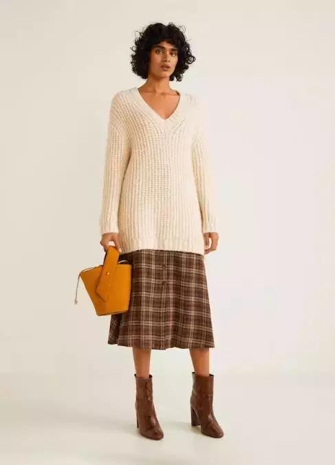 奚梦瑶穿miumiu黑钻吊带裙,158和178情侣穿搭