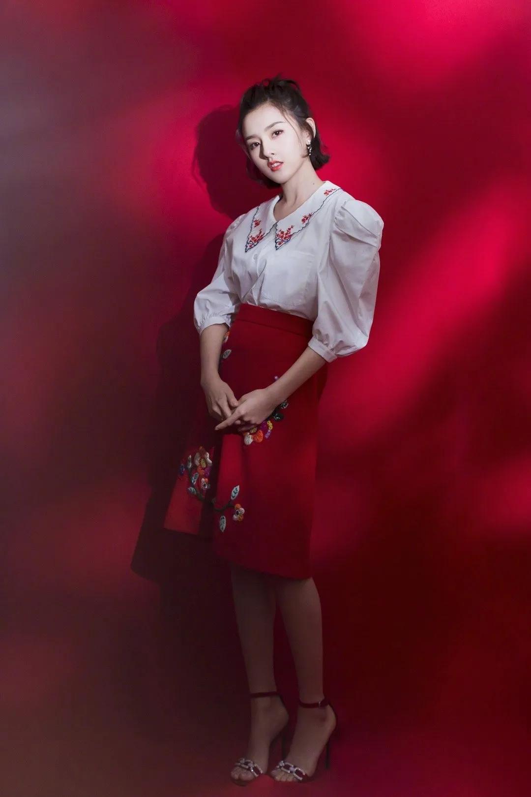 周雨彤的穿搭白衬衫,周雨彤刘雯钟楚曦