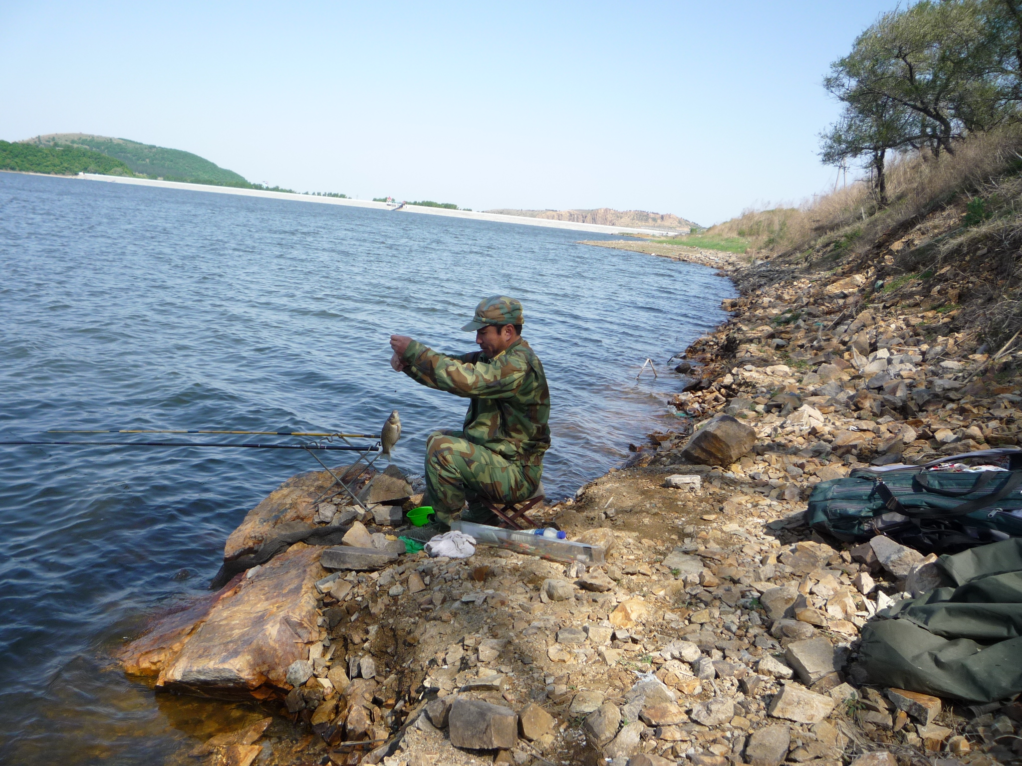 长竿钓大鲤鱼,长竿钓鲫鱼也可以钓大物吗