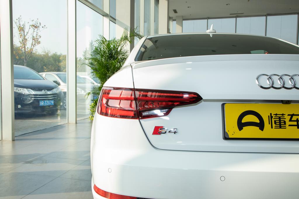 50万以内的性能车，兼顾科技感与舒适性，奥迪S4简评