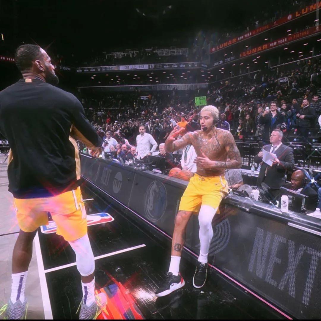 吹水鸭先知|羡慕有个玩鞋的姐姐，因为她会送适合的鞋给我