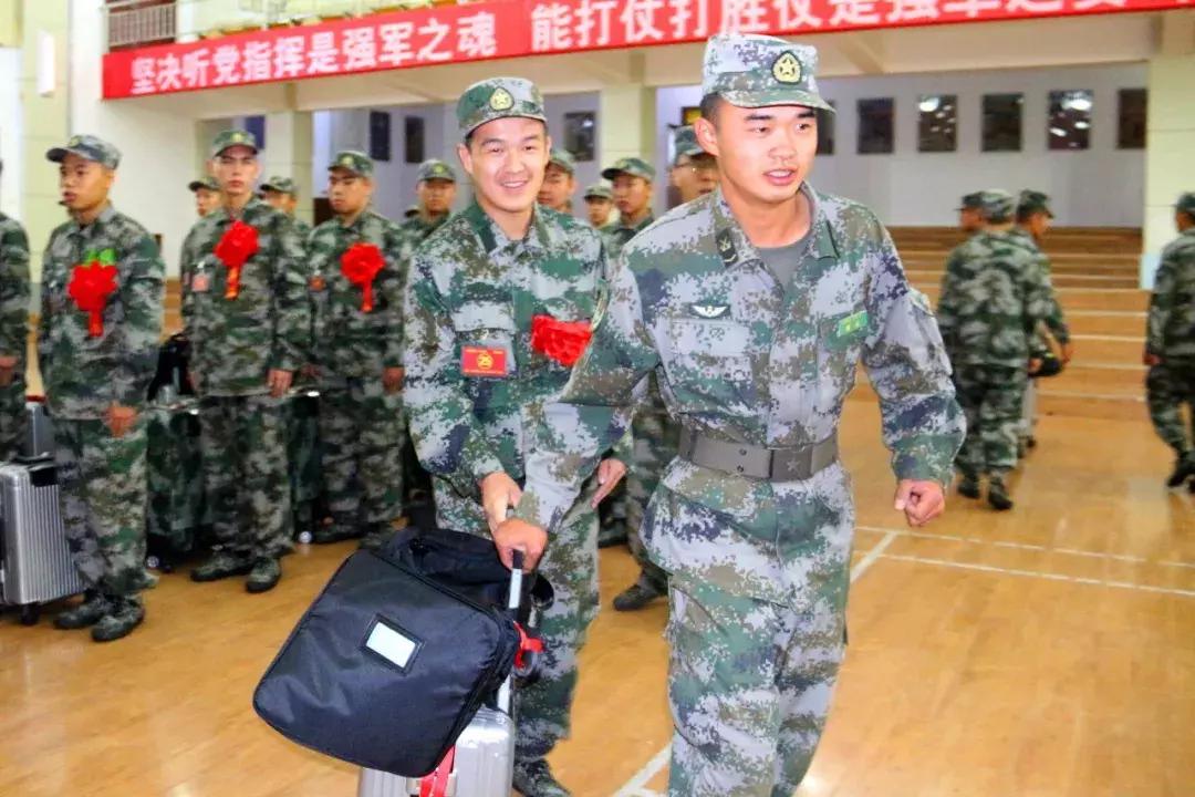 新兵来了吗,戈壁新兵第一次拉练