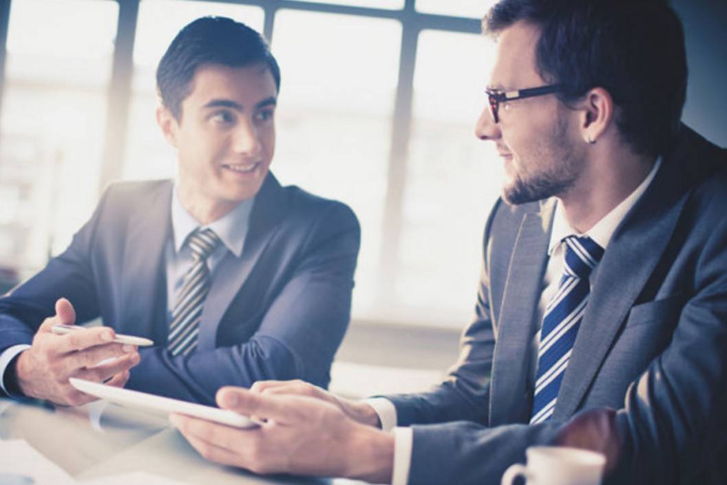 内向的人职场沟通技巧,不敢说话的人如何提高表达能力