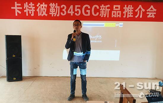 购买卡特二手挖机,小伙子买台卡特挖机