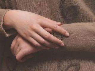 现代画家一幅画卖多少钱,上百张照片组成的画拍卖天价