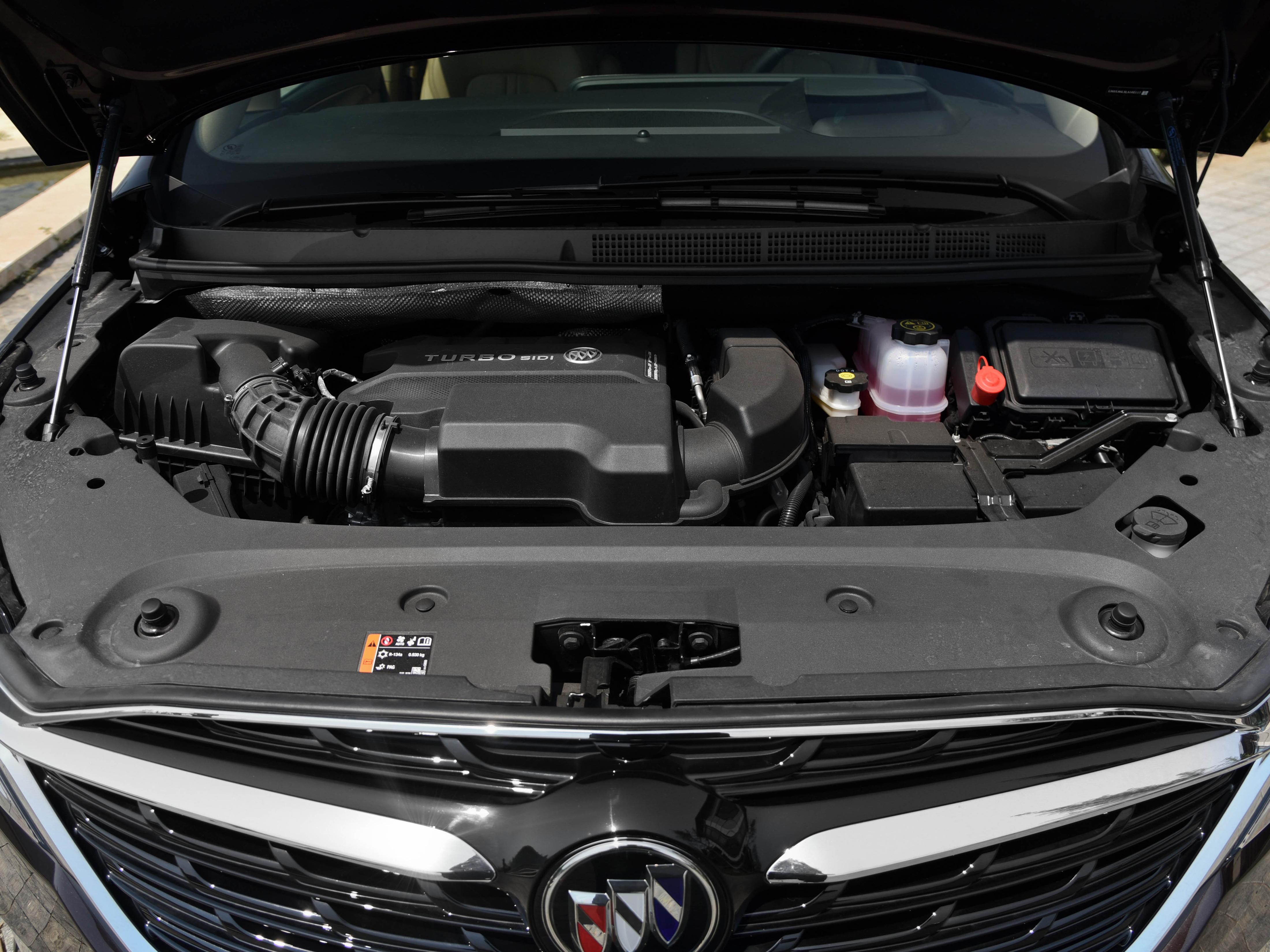 新款别克gl8陆上公务舱轻混版,别克gl8mpv价格一览表