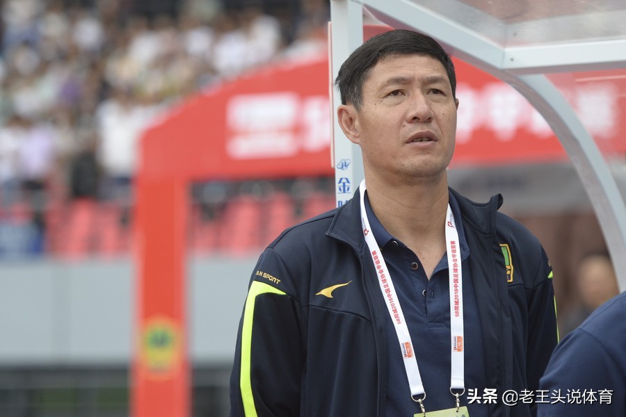 足坛十大中锋,足坛现役十大矮中锋