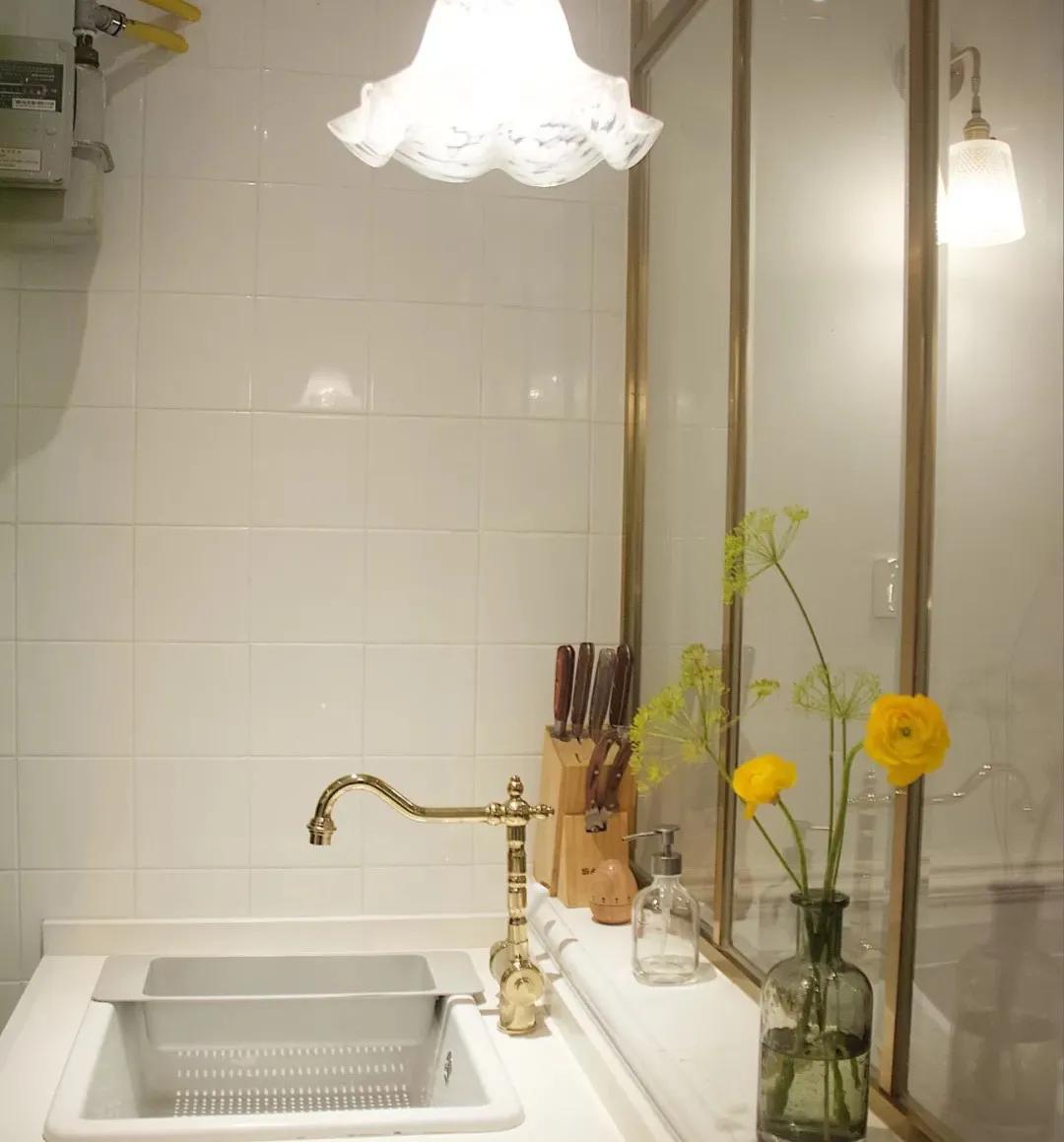 卫生间玻璃隔断效果图长虹玻璃,办公桌隔断长虹玻璃效果图