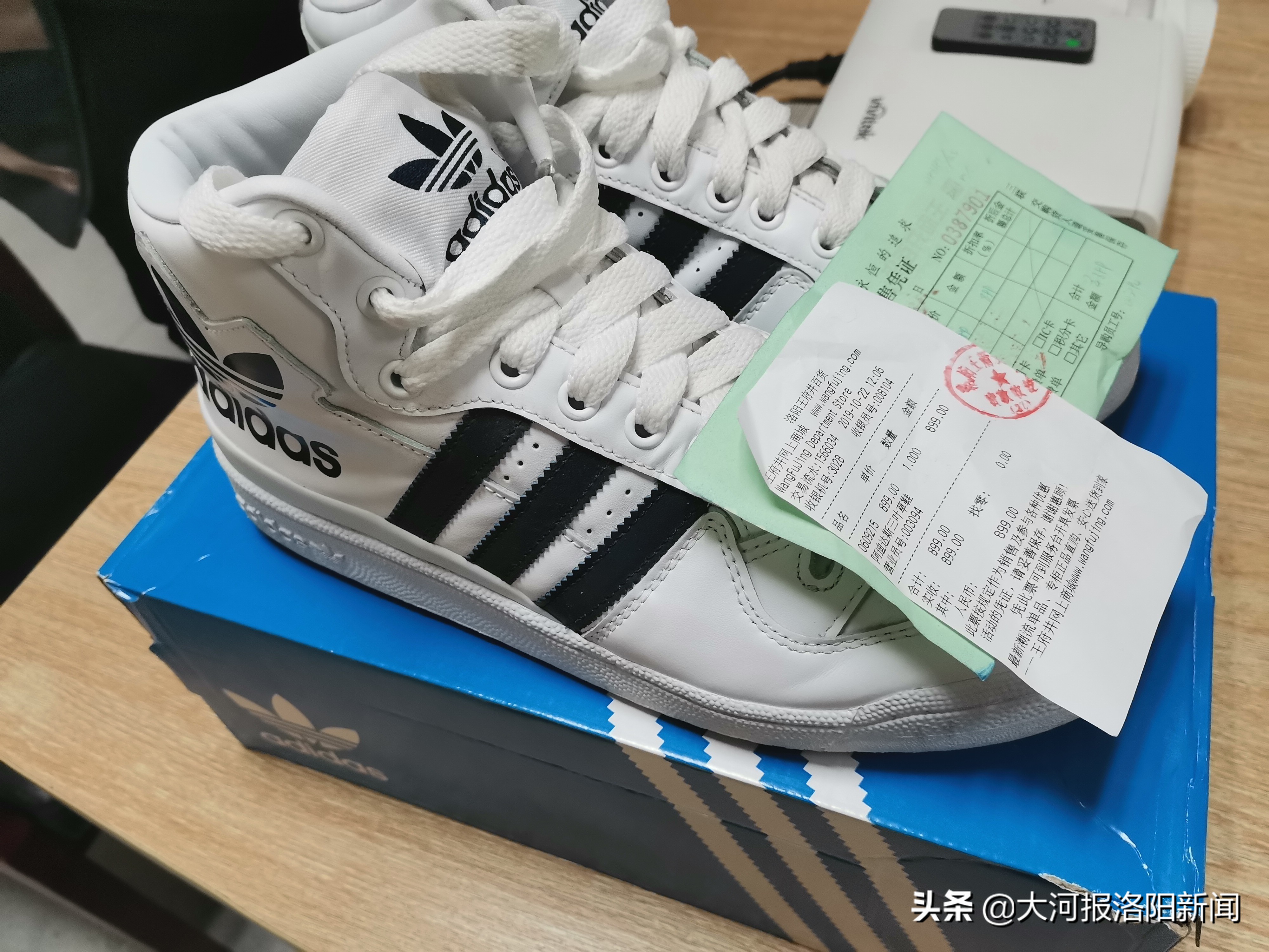 男子买阿迪达斯一夜之间变上万,男子买阿迪达斯