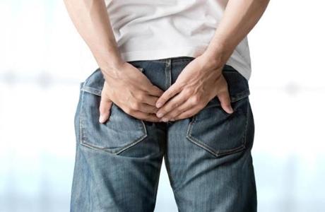 肛门周围潮湿瘙痒是什么症状,肛门瘙痒潮湿流分泌物是什么症状