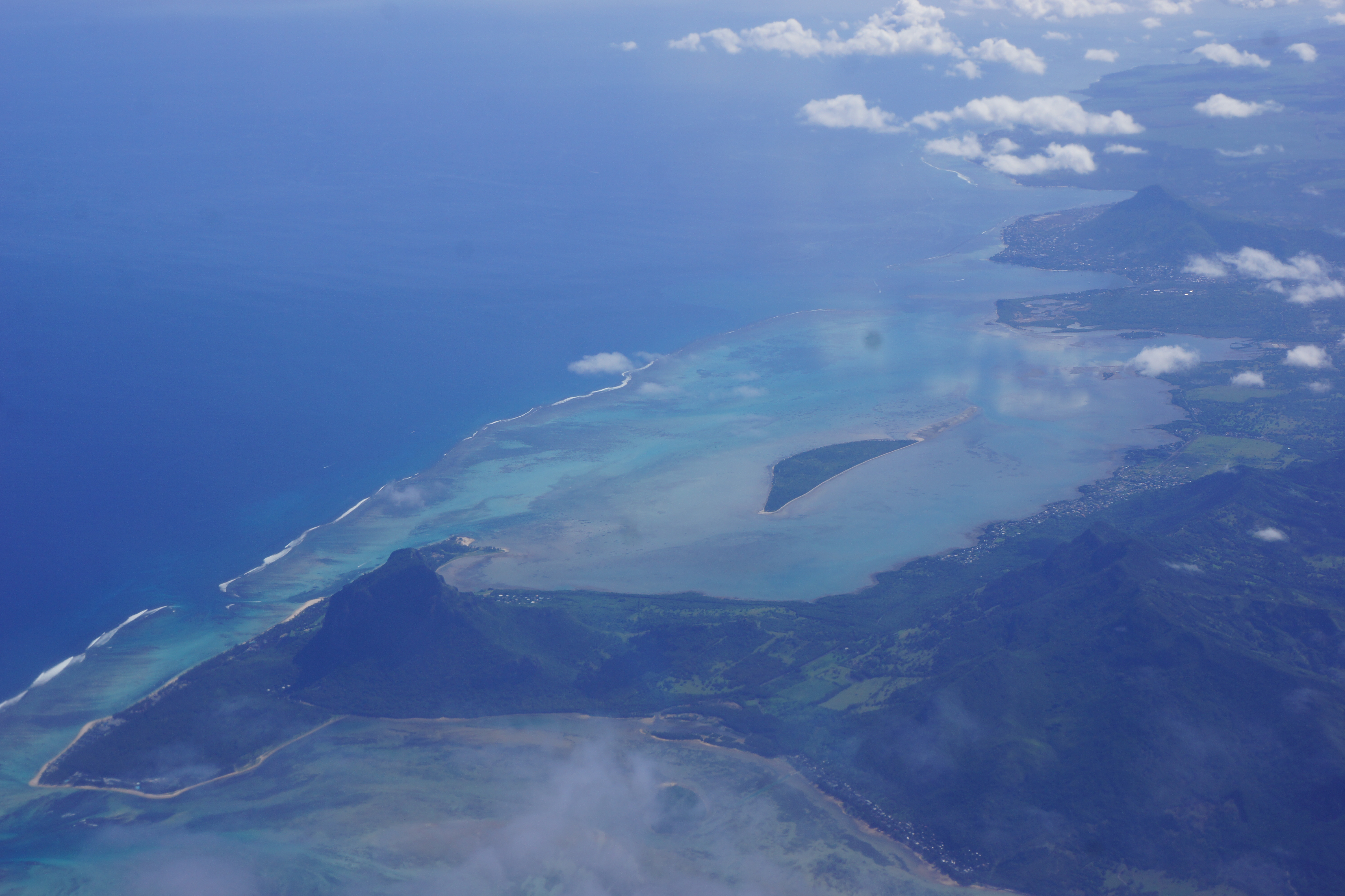 留尼汪火山岛在哪里,留尼汪火山岛灵异事件