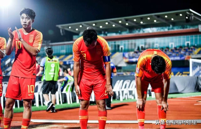 比无缘奥运更绝望！国奥1场4次业余级失误，角球开出界+乌龙助攻