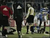 盘点在足球场上的爆笑名场面,盘点足球爆笑失误名场面