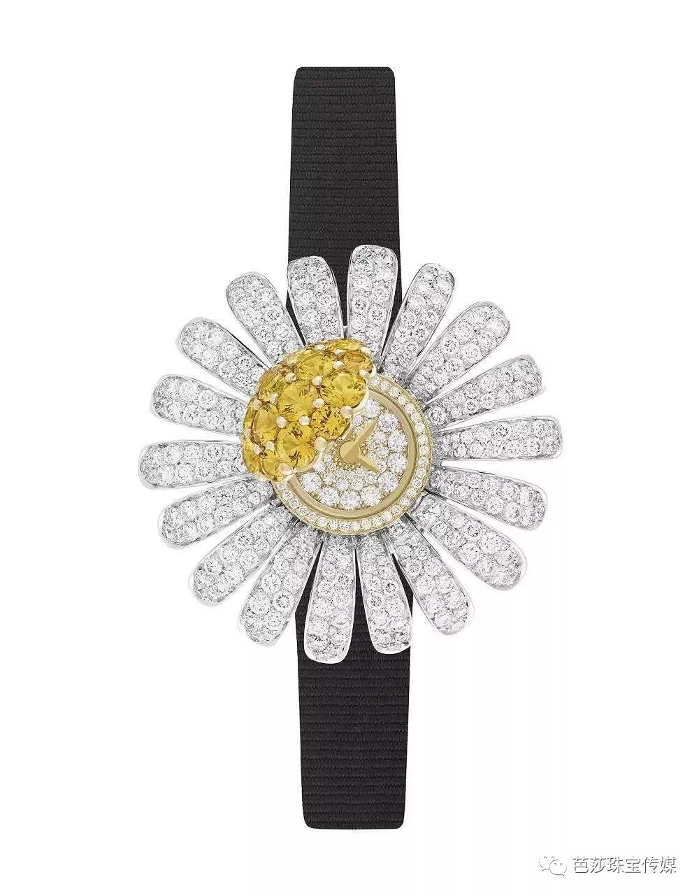 早春最流行的珠宝搭配,什么穿搭可以戴夸张的珠宝