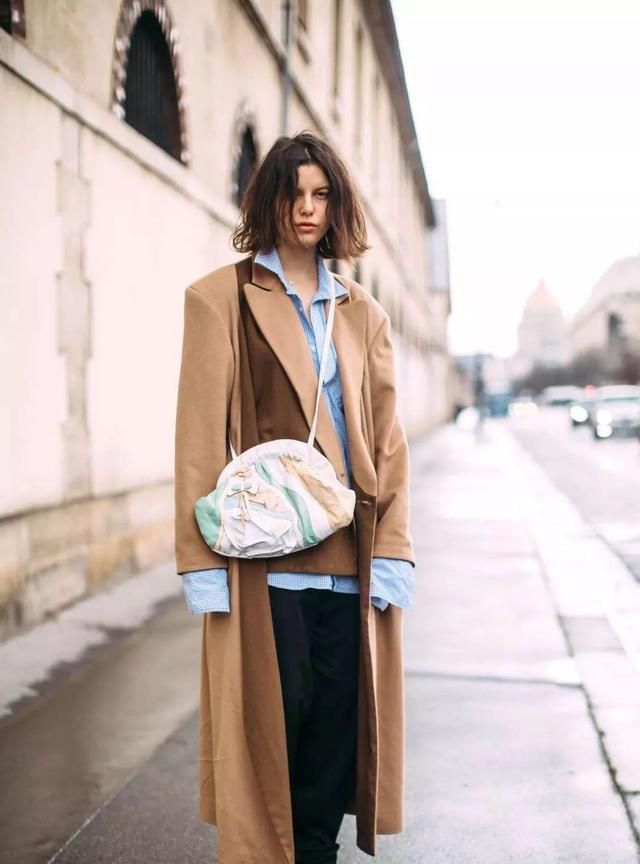 驼色大衣配色法则教你穿出高级感,暖驼色搭驼色大衣好看吗