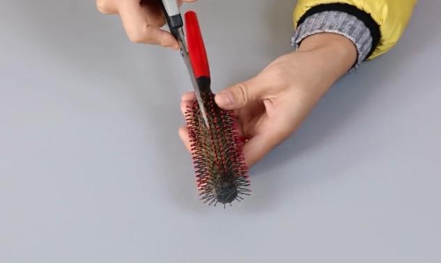 卷发梳怎么清理头发,如何清理卷发梳里的头发