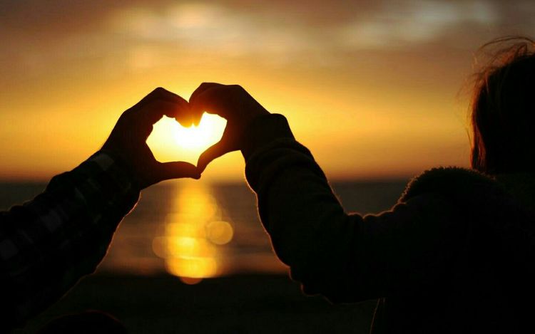 只因为在人群中多看了你一眼歌名,只因为在人群中多看了你一眼