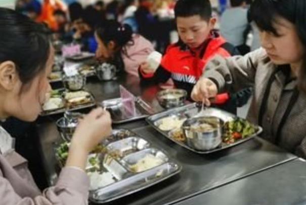 快递小哥送快递搞笑,快递搞笑的收件人名字男生