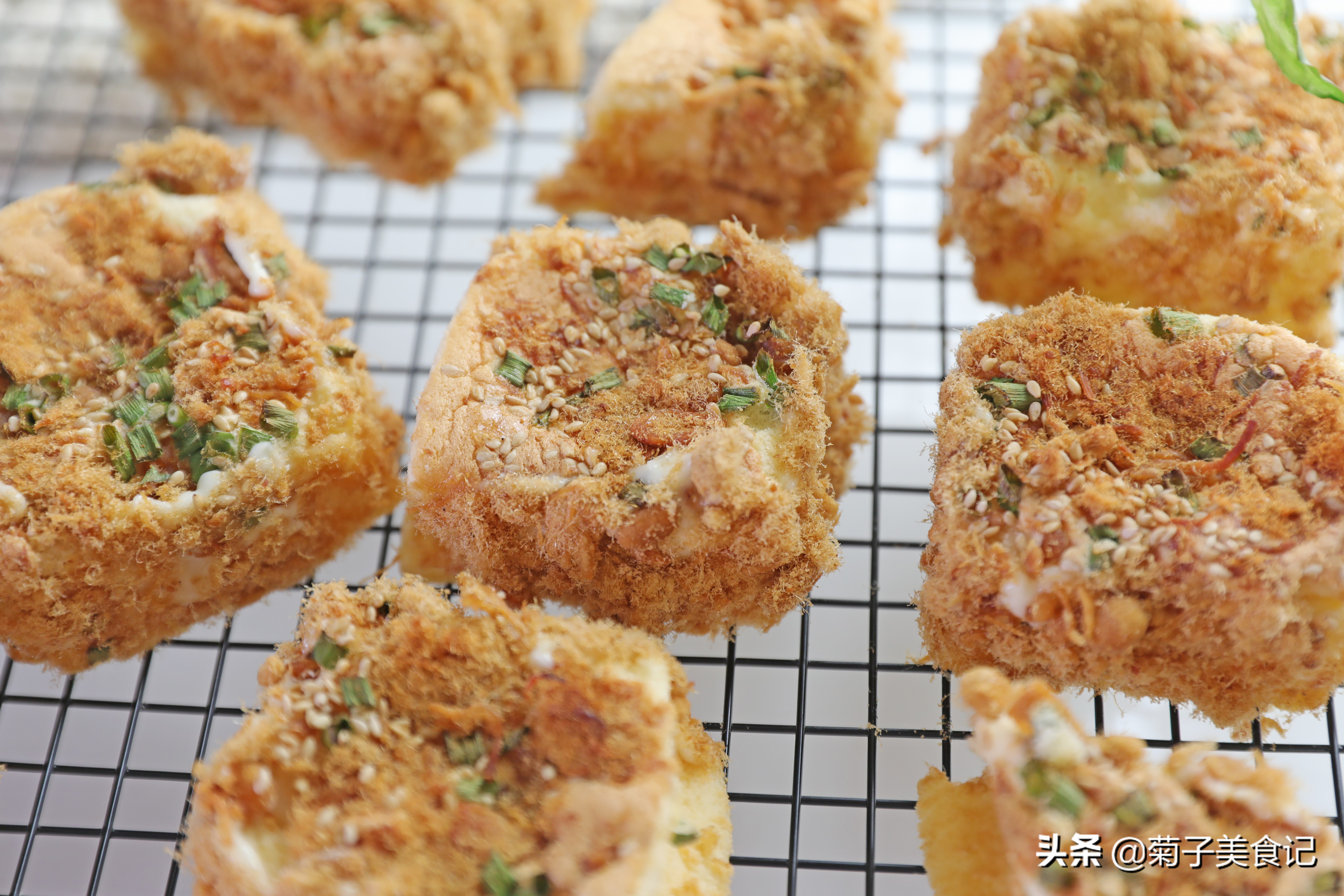 肉松蛋糕怎么做不掉皮？教你1个小技巧，简单易学0失败