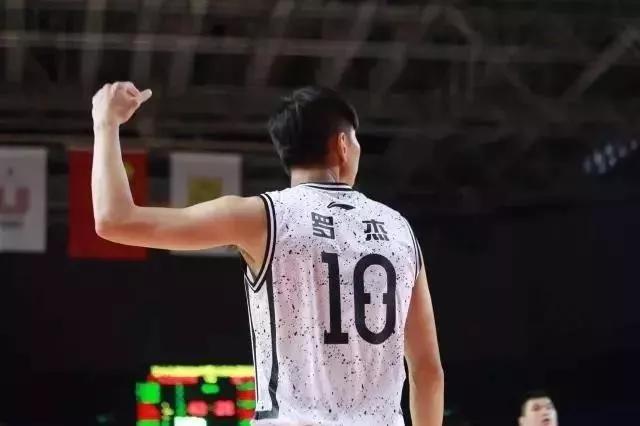 巅峰时期罗杰vs巅峰时期白胡子,罗杰巅峰打球集锦