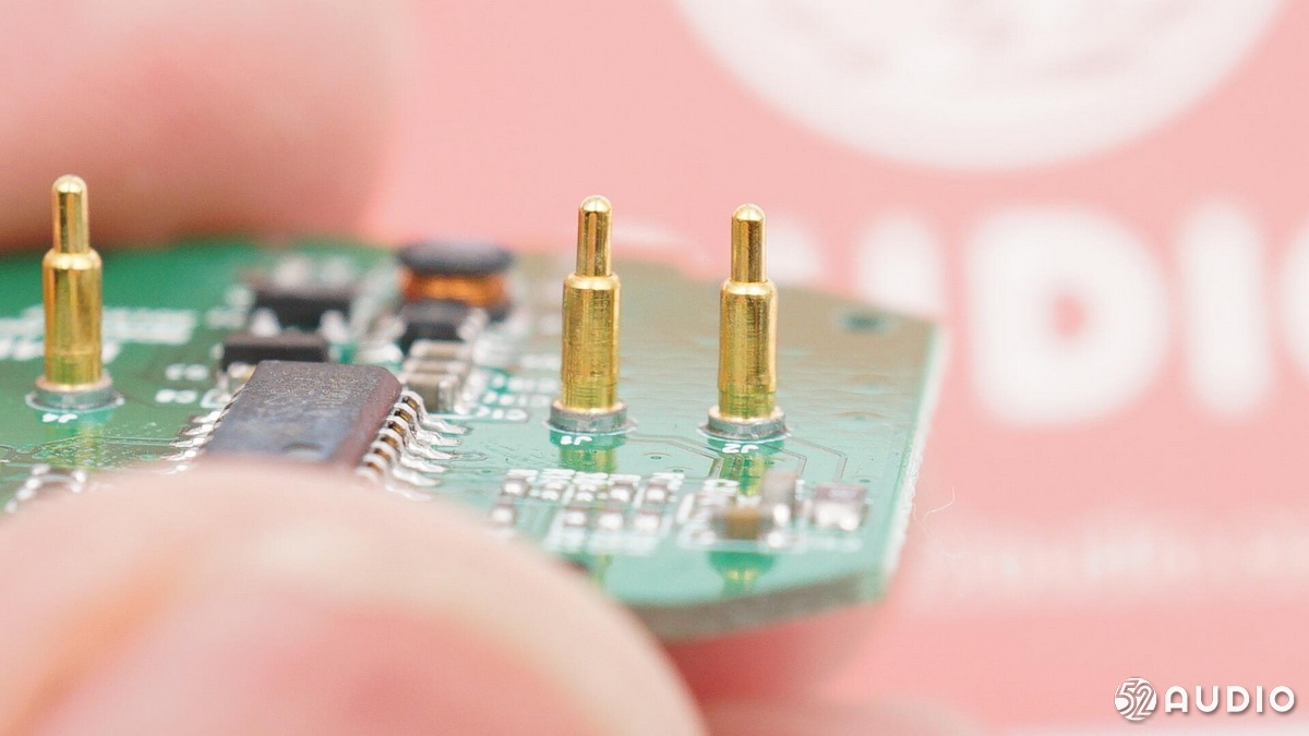 足球篮球蓝牙耳机拆解,足球款蓝牙耳机