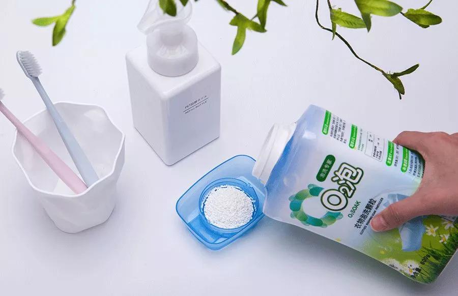 白色衣服脏清洗的神器,脏衣服不用洗只需泡一泡就干净了