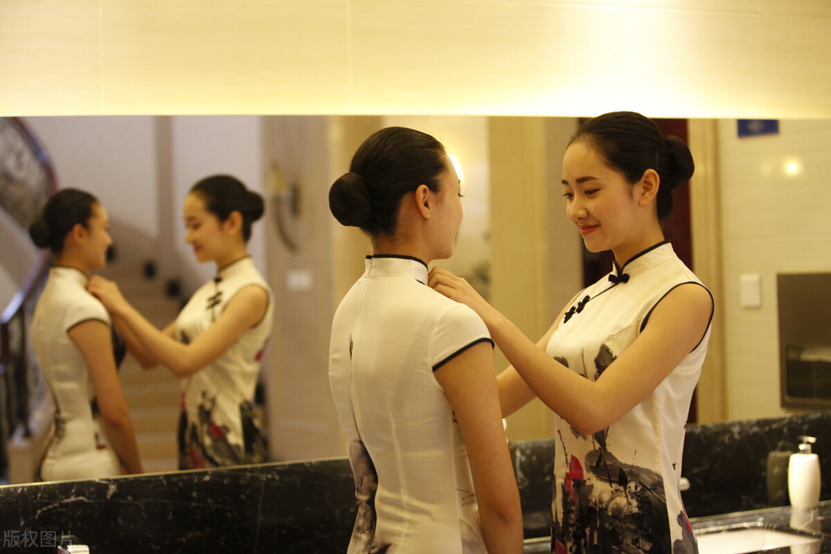 桑蚕丝衣服的优缺点有哪些,桑蚕丝和棉混纺的面料优缺点