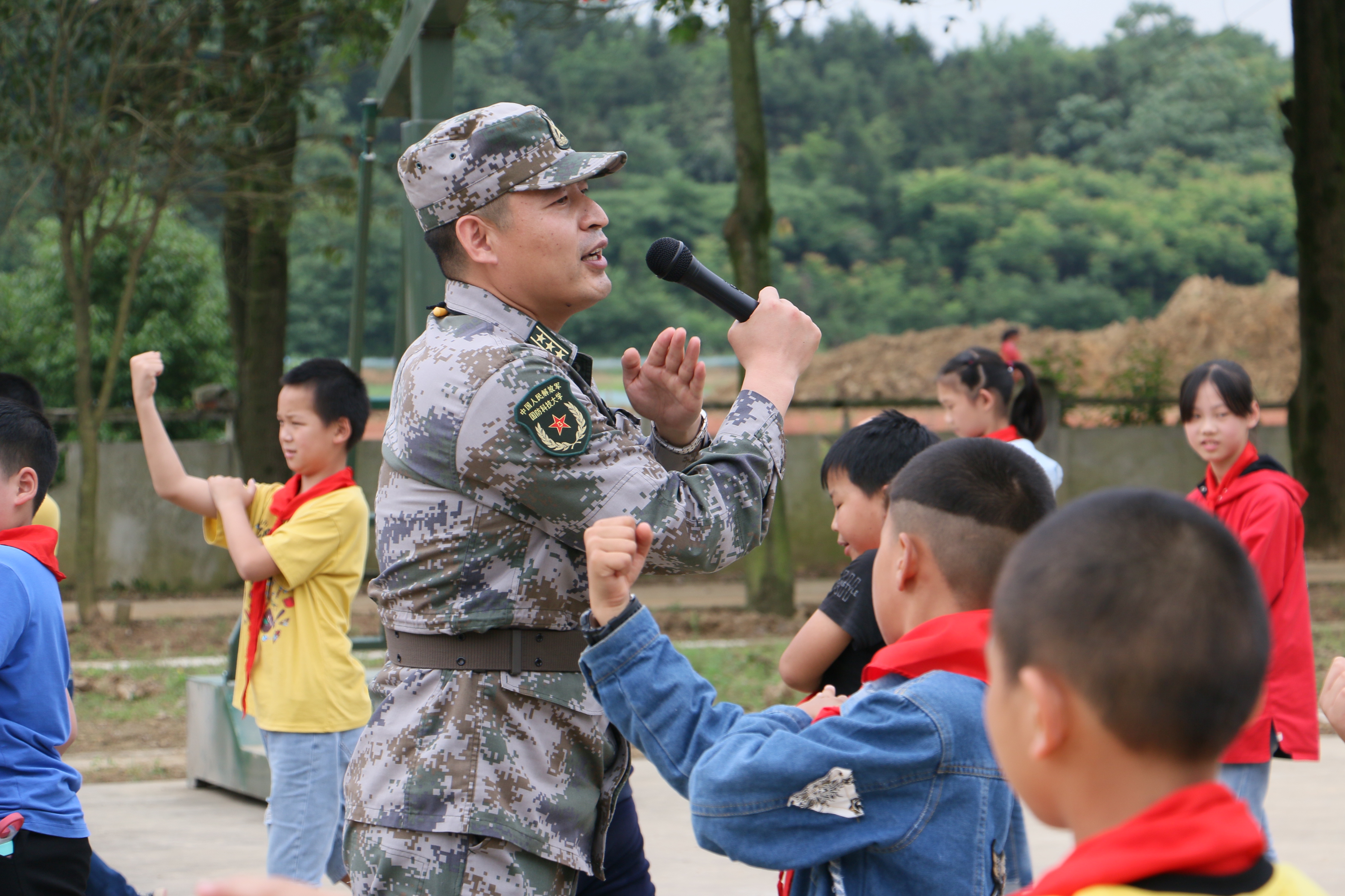 国防科技大学信息通信学院精准帮扶观音寺小学
